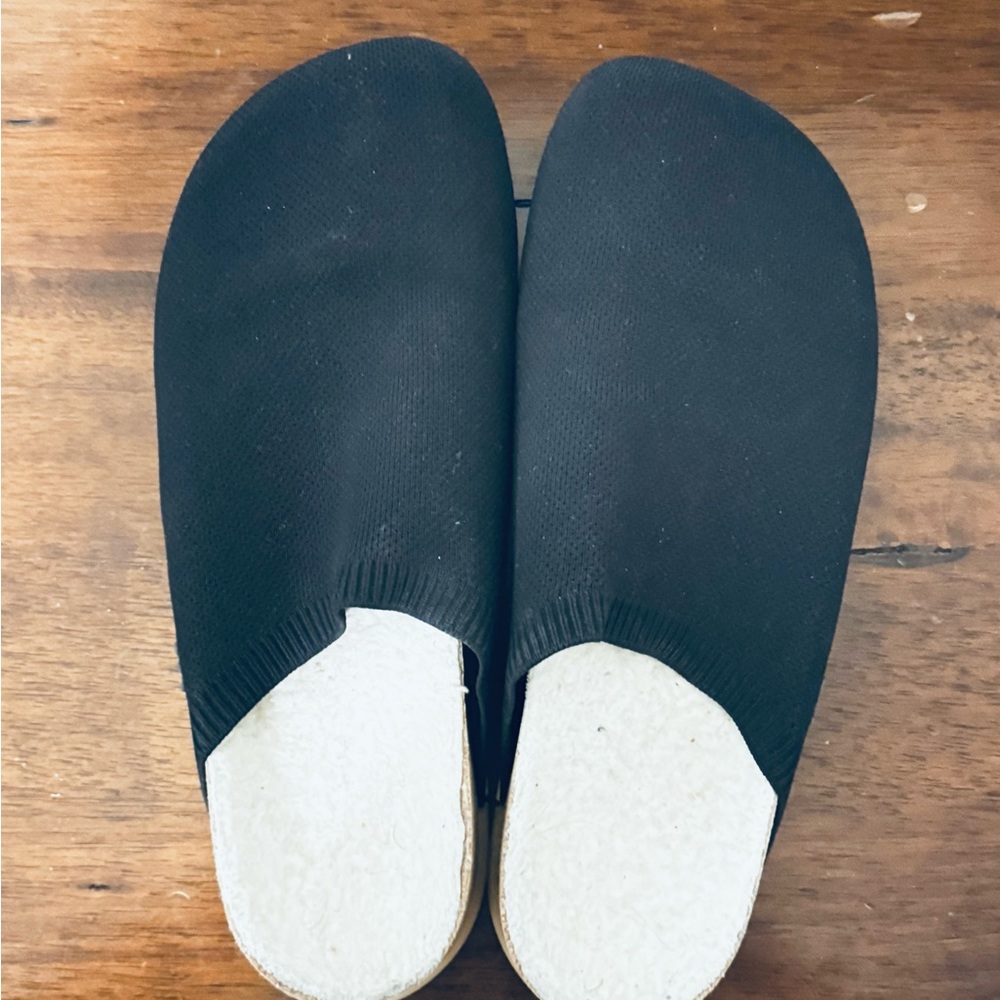 ECO-SHEARLING HENNING MULE

Black Slip-On Slippers